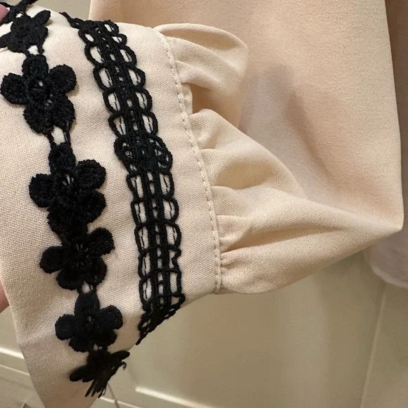 Versona Elegant Cream Blouse with Black Detailing- L - Picture 6 of 9